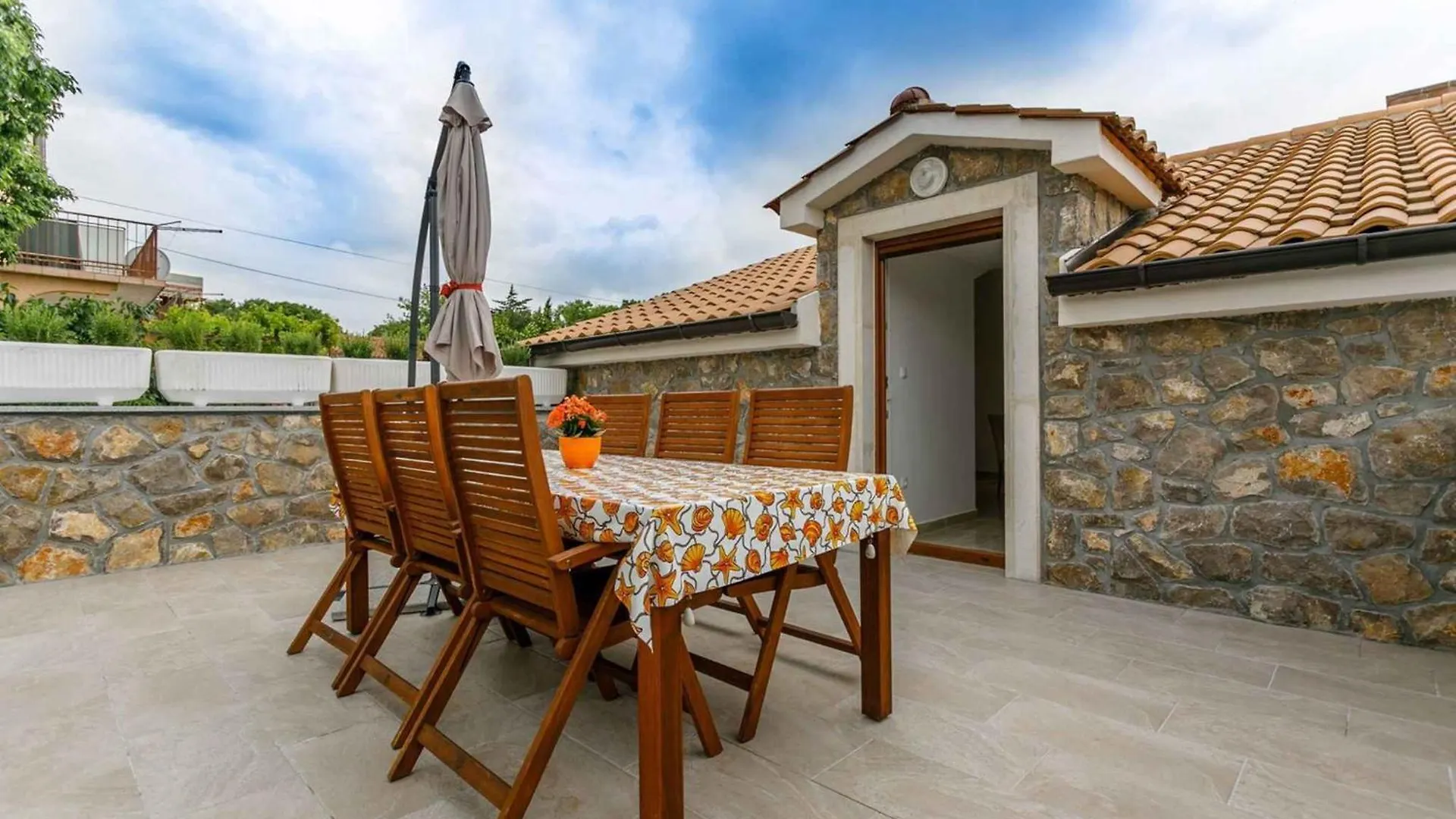 Apartment In Malinska/Insel Krk 38057